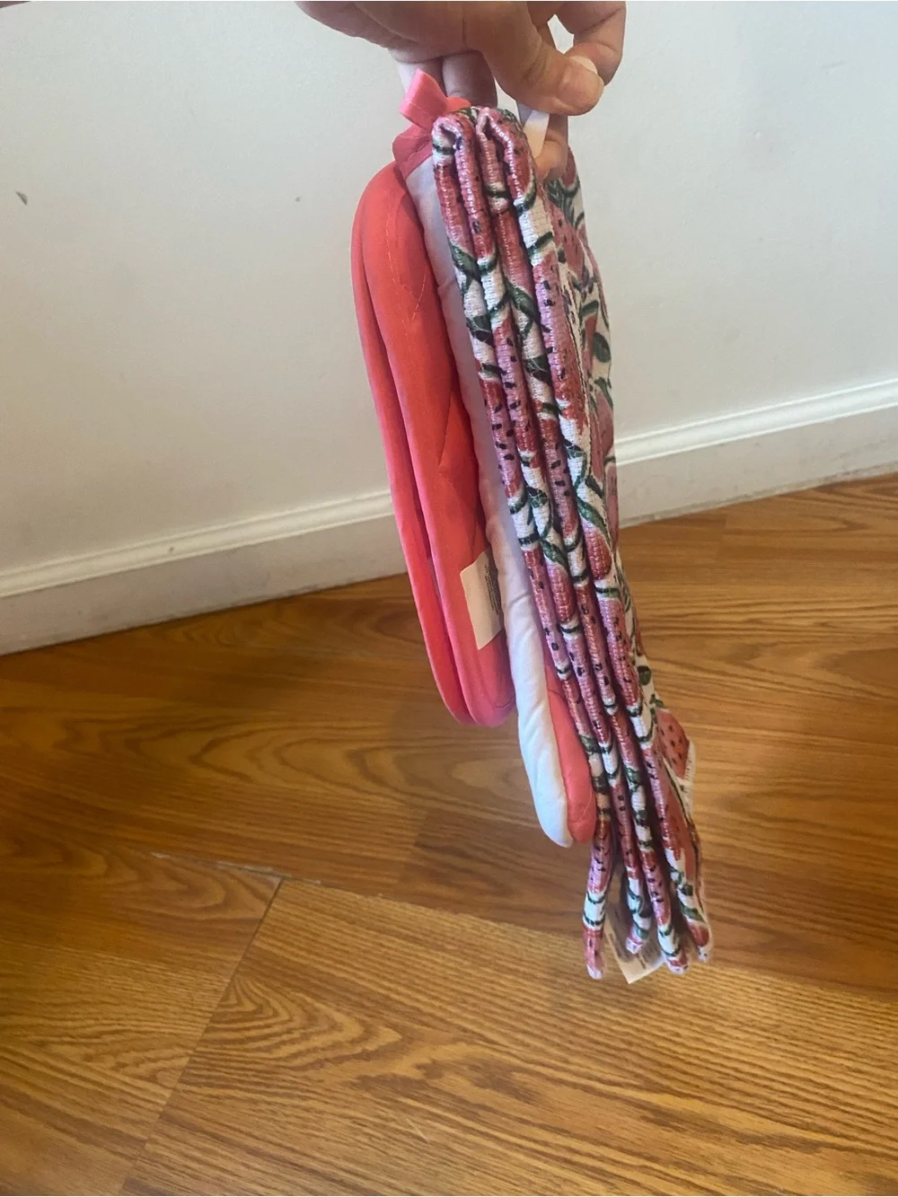 Welcome Summer Pink-Trim Oven Mitt and Pot Holder Set